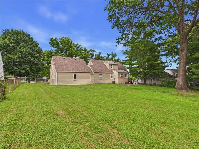 909 NE Vivion Road, Kansas City, MO 64118