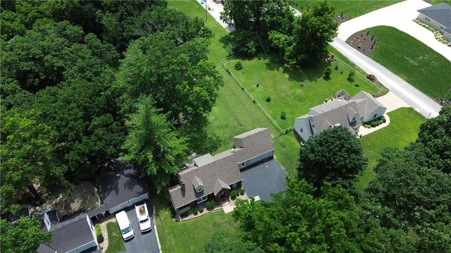 909 NE Vivion Road, Kansas City, MO 64118