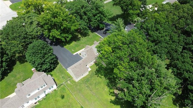 909 NE Vivion Road, Kansas City, MO 64118
