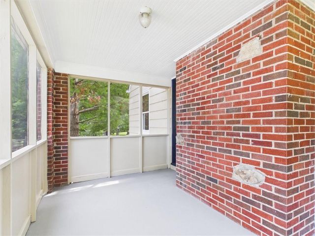909 NE Vivion Road, Kansas City, MO 64118