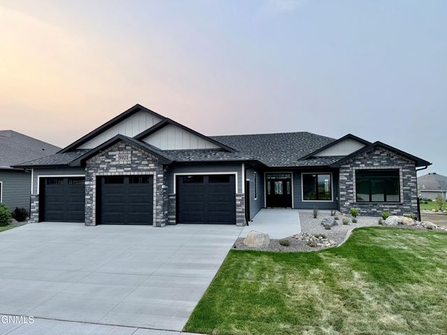 5921 Crested Butte Road, Bismarck, ND 58503 property photo