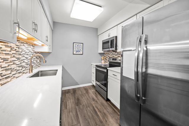 2333 Central Street 206, Evanston, IL 60201