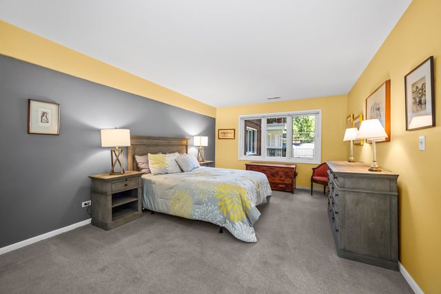 2333 Central Street 206, Evanston, IL 60201