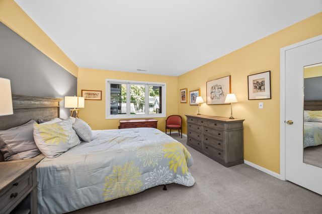 2333 Central Street 206, Evanston, IL 60201