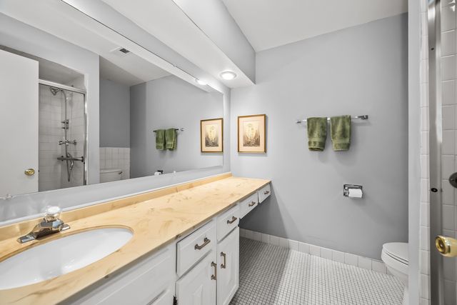 2333 Central Street 206, Evanston, IL 60201