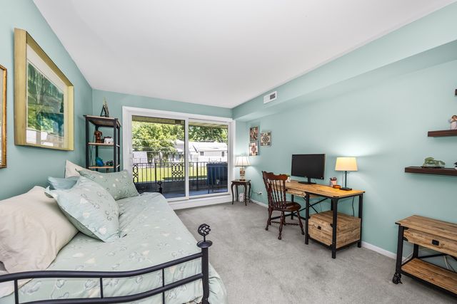 2333 Central Street 206, Evanston, IL 60201