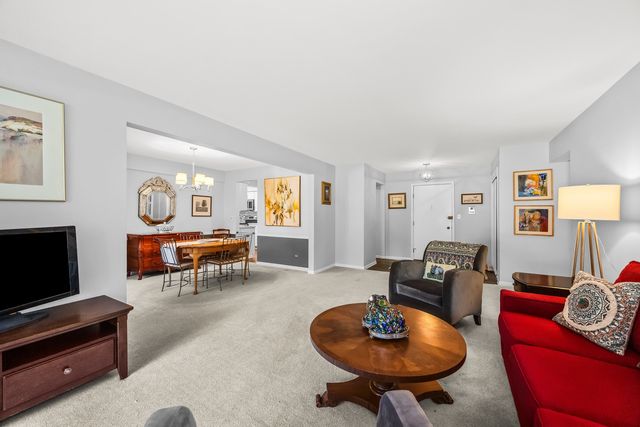 2333 Central Street 206, Evanston, IL 60201
