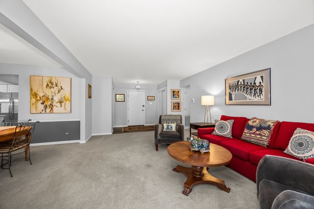 2333 Central Street 206, Evanston, IL 60201
