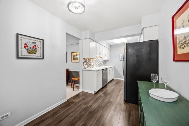 2333 Central Street 206, Evanston, IL 60201