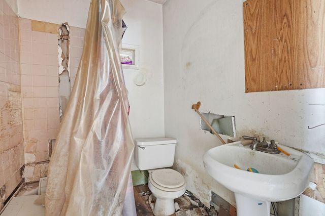 122 W 150th Street, Harvey, IL 60426