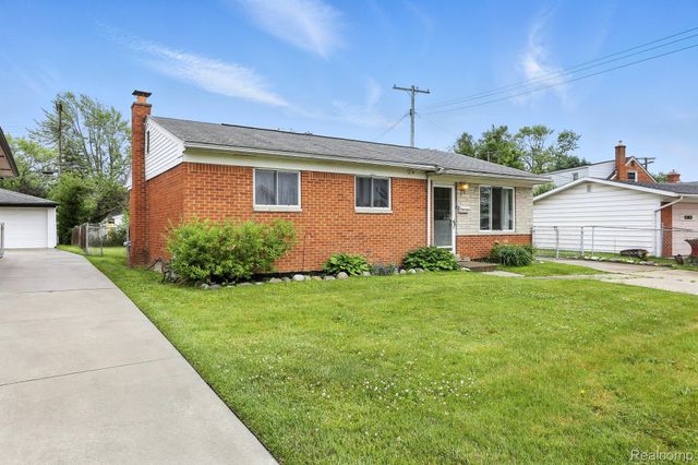 18260 Spring Court N, Fraser, MI 48026