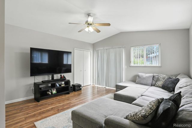 18260 Spring Court N, Fraser, MI 48026