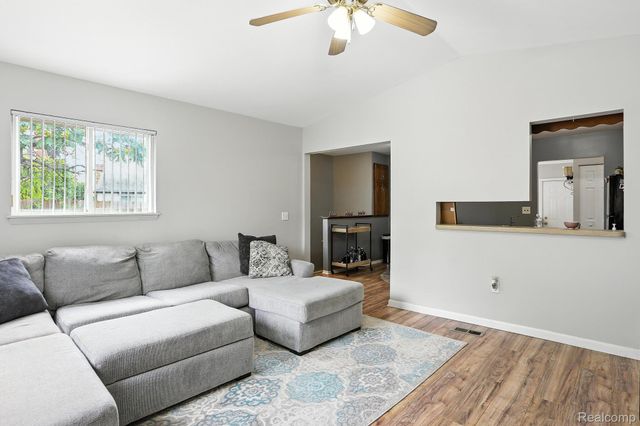 18260 Spring Court N, Fraser, MI 48026