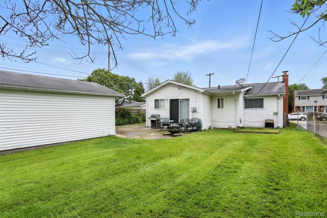 18260 Spring Court N, Fraser, MI 48026