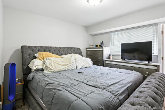 18260 Spring Court N, Fraser, MI 48026