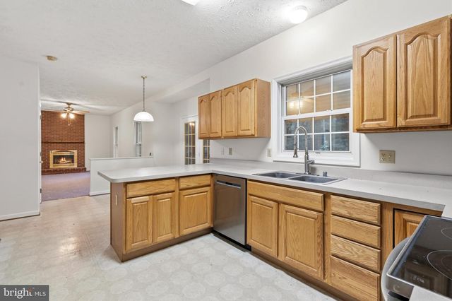 6905 HAWKINS GATE RD, La Plata, MD 20646