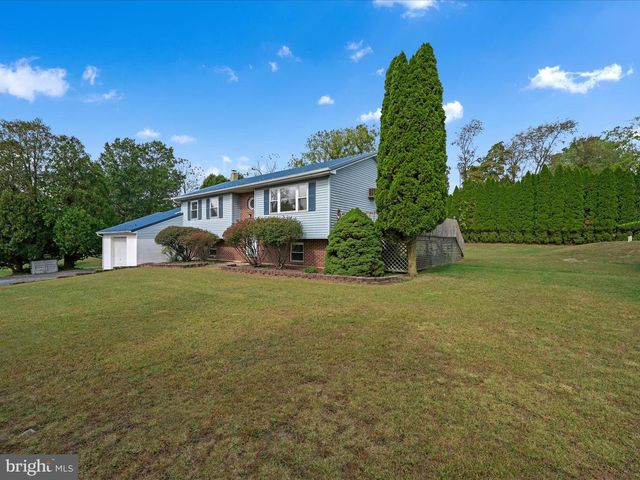 1165 CUSTER DR, Auburn, PA 17922