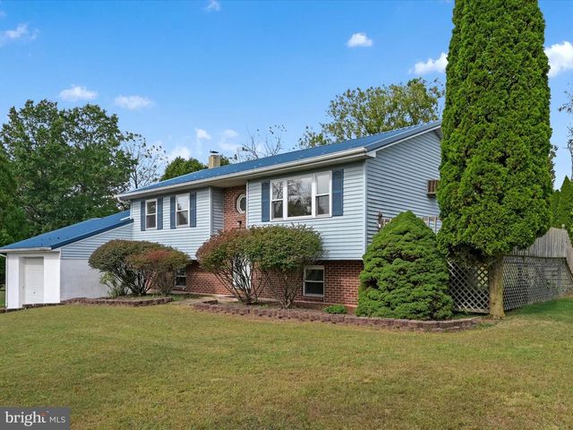 1165 CUSTER DR, Auburn, PA 17922