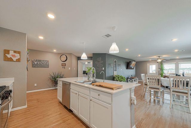 768 Delaney Cove Court, La Marque, TX 77568