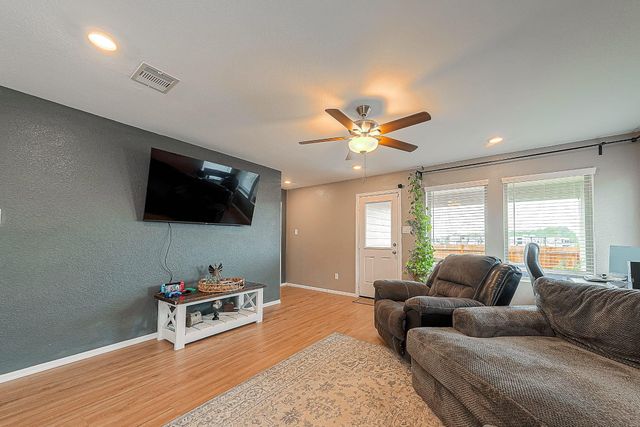 768 Delaney Cove Court, La Marque, TX 77568