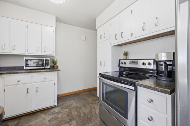 2105 6th Street S, Moorhead, MN 56560