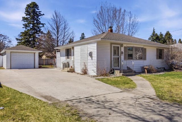 2105 6th Street S, Moorhead, MN 56560