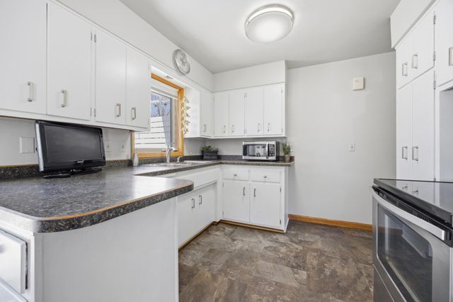 2105 6th Street S, Moorhead, MN 56560