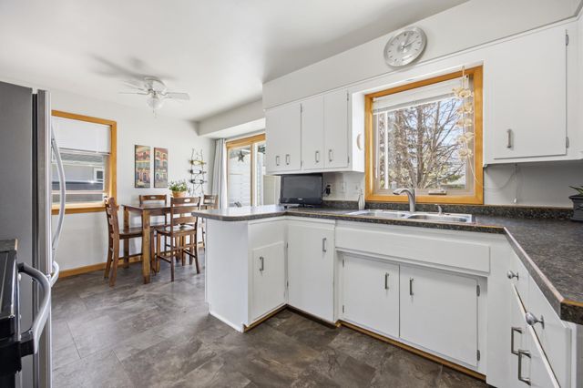 2105 6th Street S, Moorhead, MN 56560