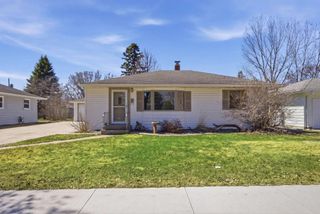 2105 6th Street S, Moorhead, MN 56560