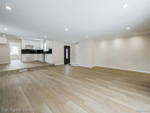 20580 21 Mile Road, Macomb, MI 48044