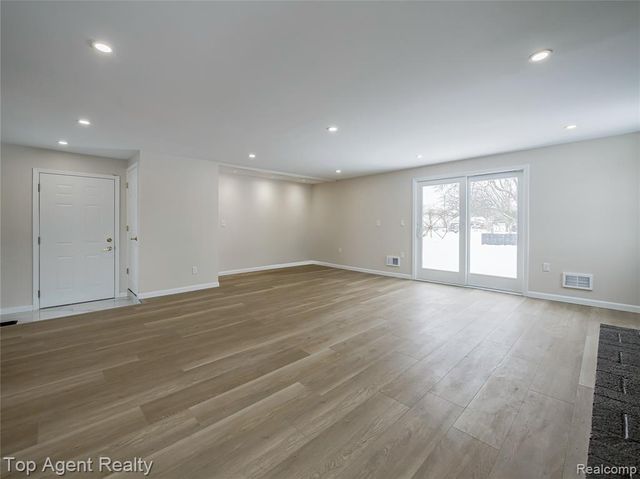 20580 21 Mile Road, Macomb, MI 48044