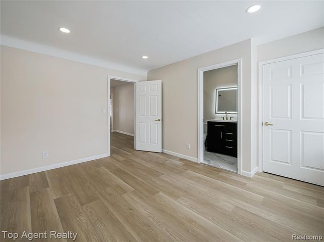 20580 21 Mile Road, Macomb, MI 48044