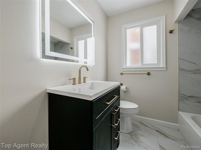 20580 21 Mile Road, Macomb, MI 48044