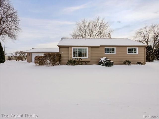 20580 21 Mile Road, Macomb, MI 48044