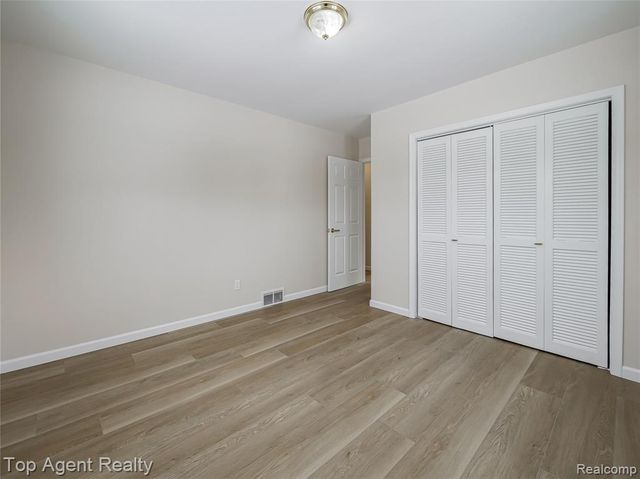 20580 21 Mile Road, Macomb, MI 48044