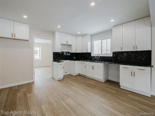 20580 21 Mile Road, Macomb, MI 48044