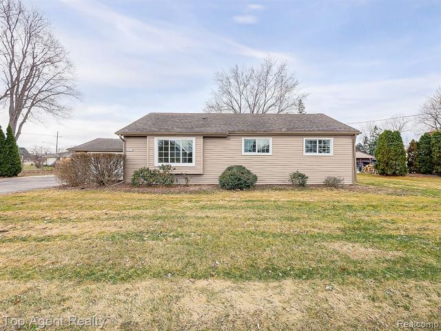 20580 21 Mile Road, Macomb, MI 48044