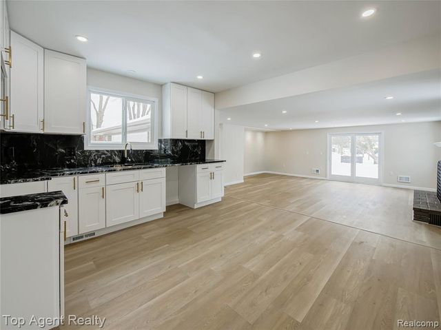 20580 21 Mile Road, Macomb, MI 48044