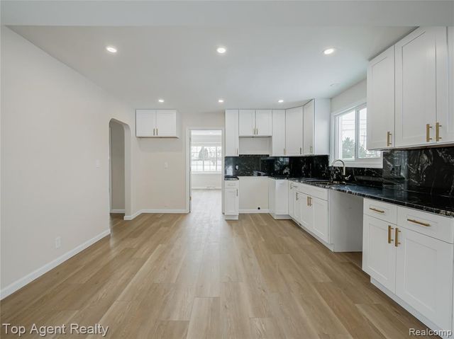 20580 21 Mile Road, Macomb, MI 48044