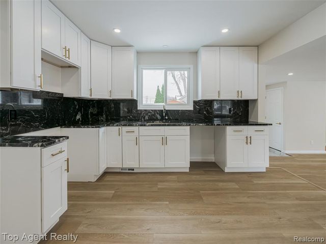 20580 21 Mile Road, Macomb, MI 48044