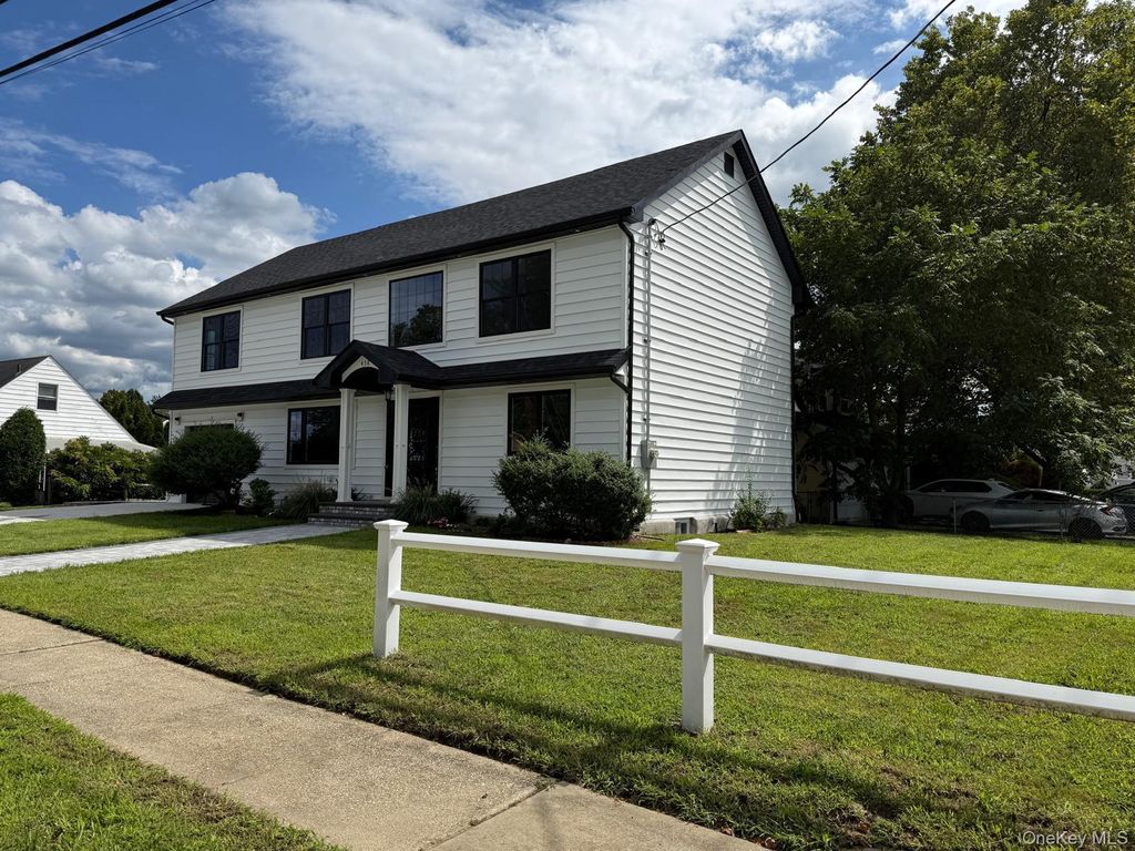 438 Von Elm Avenue, East Meadow, NY 11554 — photo 2