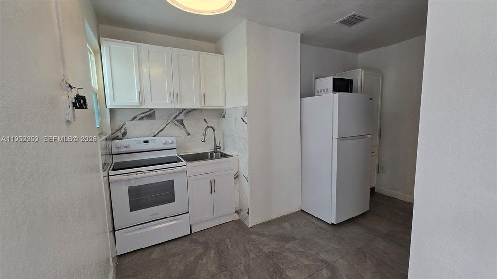 9680 NW 19th Place, Sunrise, FL 33322