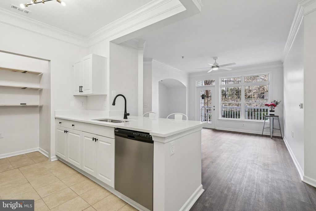 Image 1 of property listing at 504 SUNSET VIEW TER SE #104, Leesburg, VA 20175