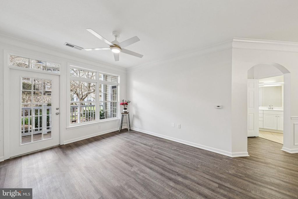 Image 12 of property listing at 504 SUNSET VIEW TER SE #104, Leesburg, VA 20175