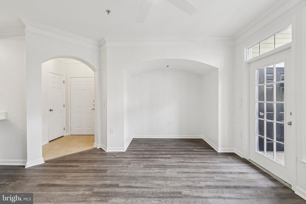 Image 14 of property listing at 504 SUNSET VIEW TER SE #104, Leesburg, VA 20175