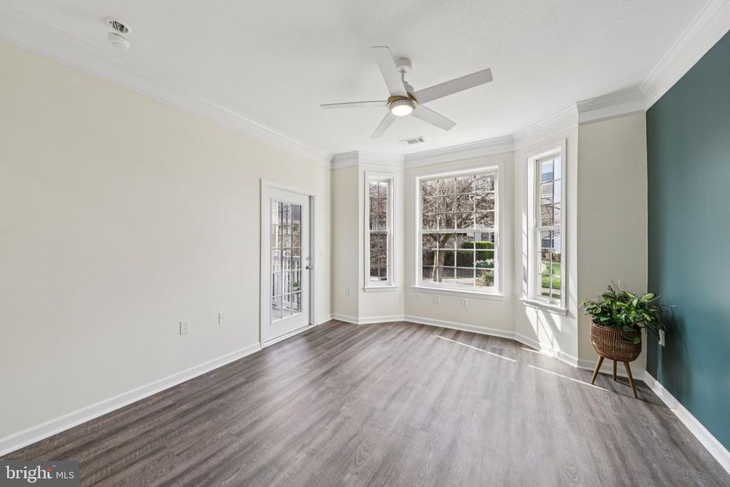 Image 16 of property listing at 504 SUNSET VIEW TER SE #104, Leesburg, VA 20175