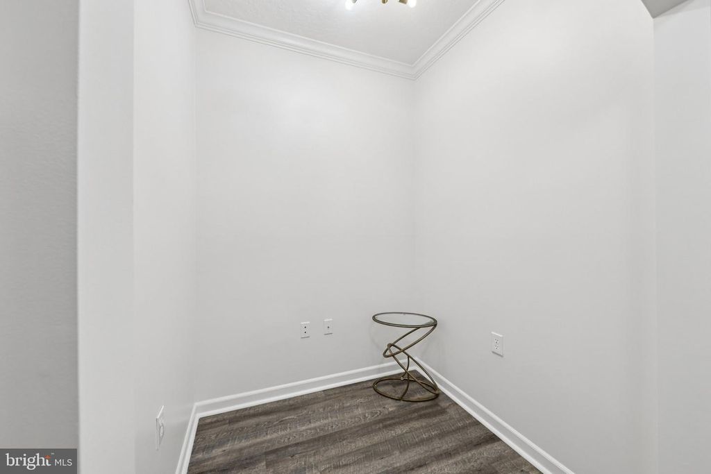 Image 22 of property listing at 504 SUNSET VIEW TER SE #104, Leesburg, VA 20175