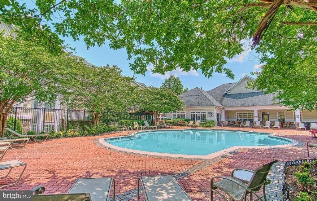 Image 27 of property listing at 504 SUNSET VIEW TER SE #104, Leesburg, VA 20175