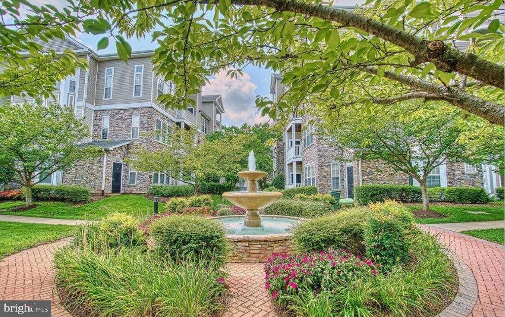 Image 29 of property listing at 504 SUNSET VIEW TER SE #104, Leesburg, VA 20175