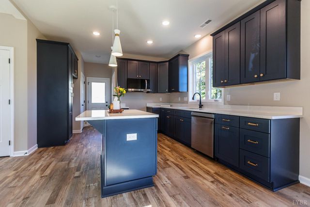 413 North Avenue, Appomattox, VA 24522